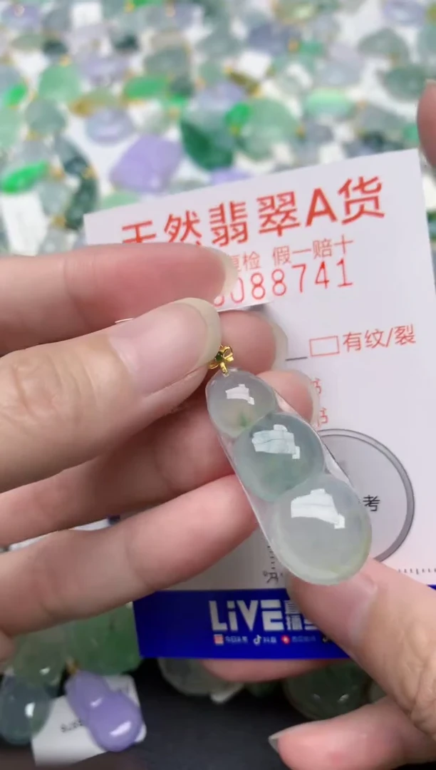 颈饰18K金镶嵌翡翠天然翡翠A货