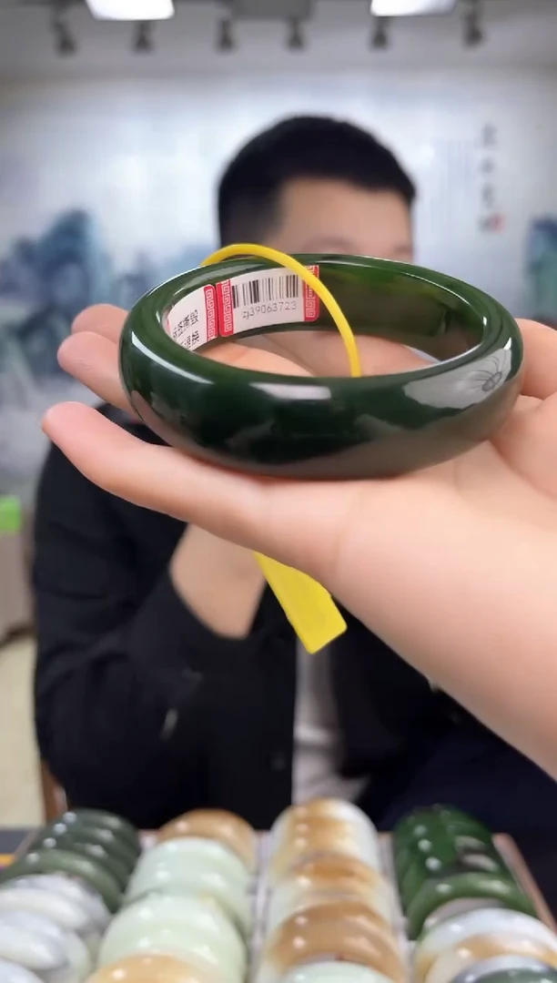 【闪购商品】和田玉手镯未镶嵌60圈口仅一只