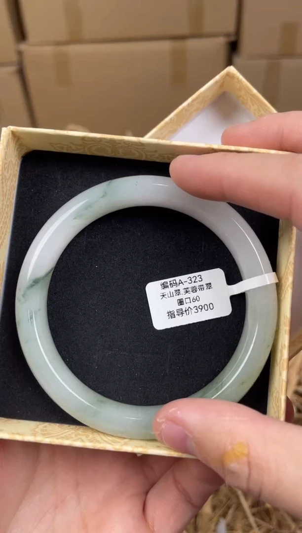 未镶嵌手镯石英质玉a323