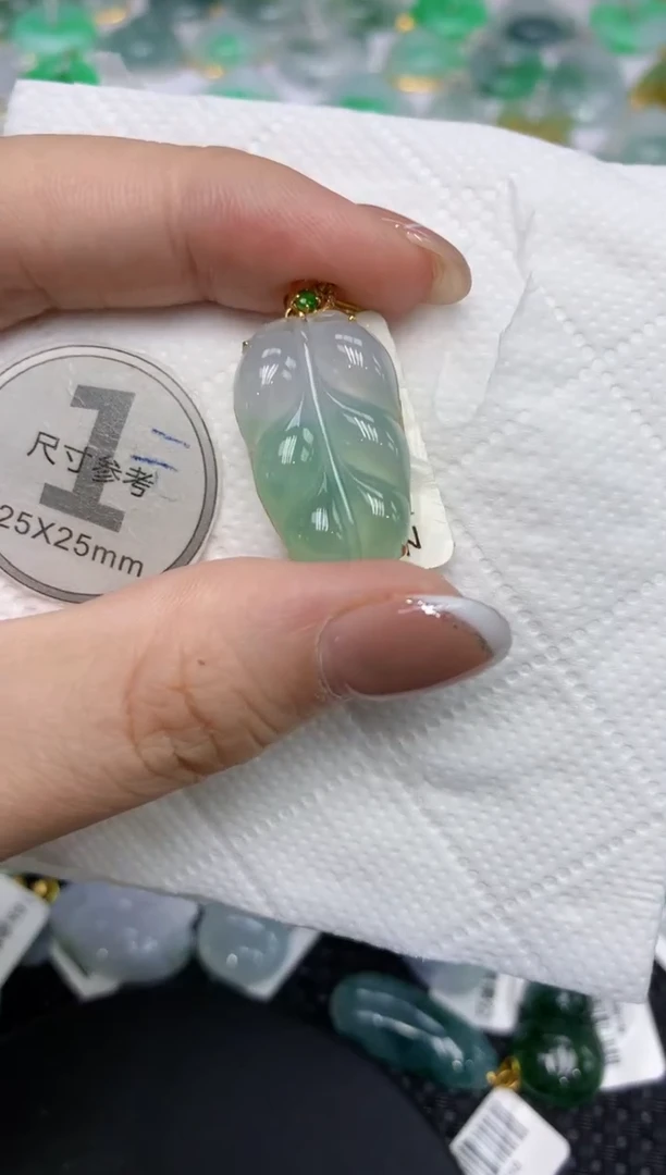 颈饰18K金镶嵌翡翠111111111