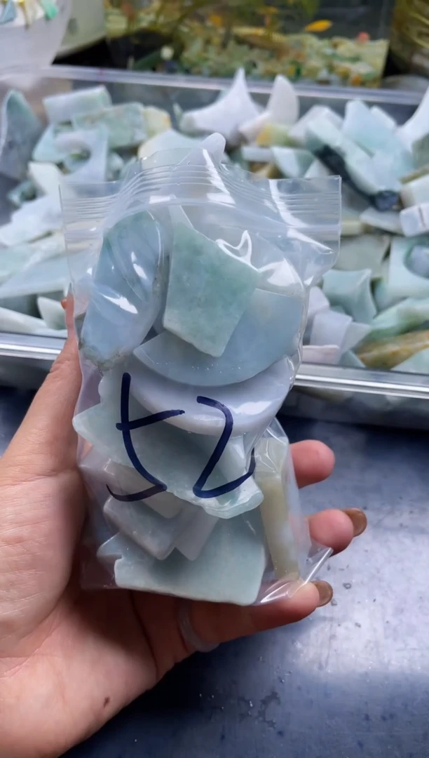 配石翡翠天然翡翠大号500克52