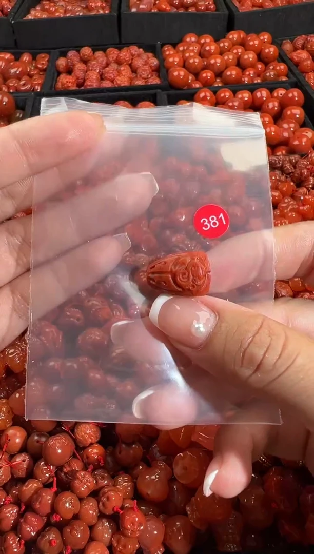 颈饰未镶嵌南红玛瑙1