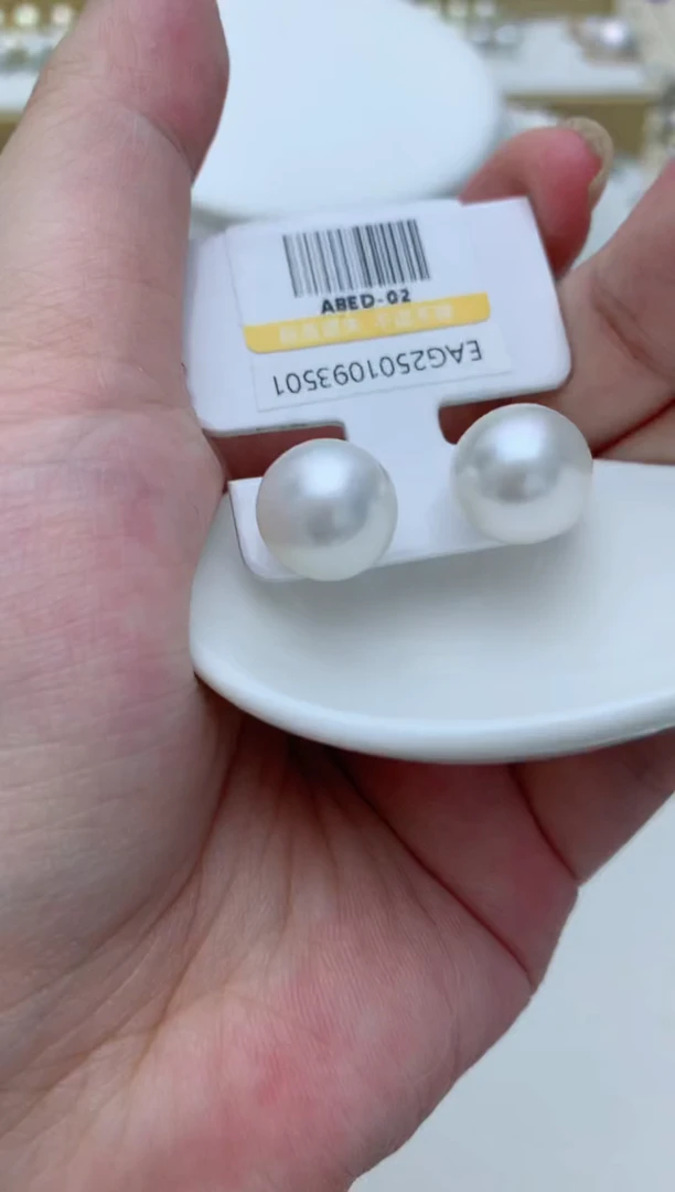 18K金镶嵌海水珍珠耳饰q57