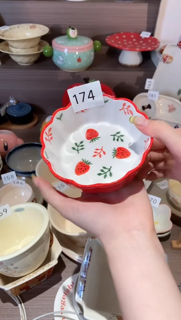 174草莓花边碗 瑕疵