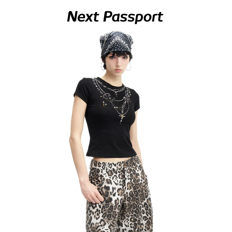 【自播】NextPassport 黑色项链烫钻正肩T恤