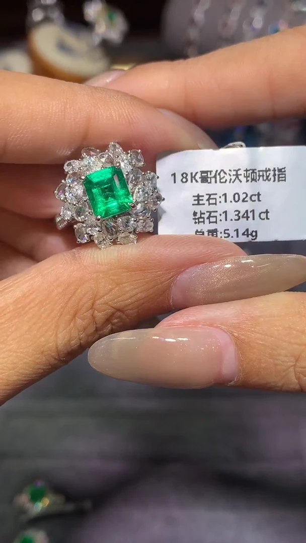 18K金镶嵌戒指祖母绿1.02ct