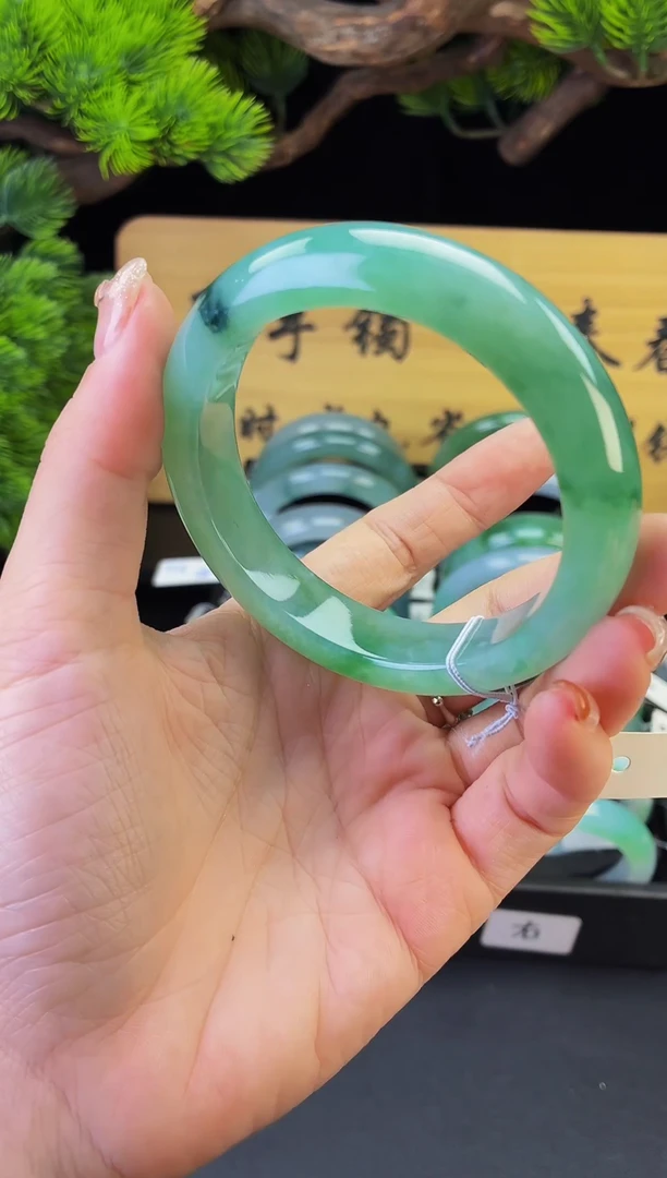 未镶嵌手镯翡翠B10,全款12W，定金2W