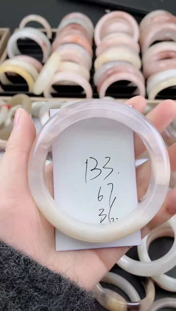 未镶嵌手镯石英质玉133