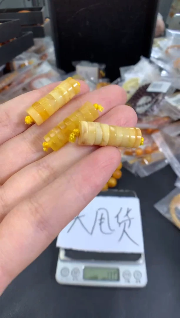 蜜蜡未镶嵌珠宝奇石多样性发一件