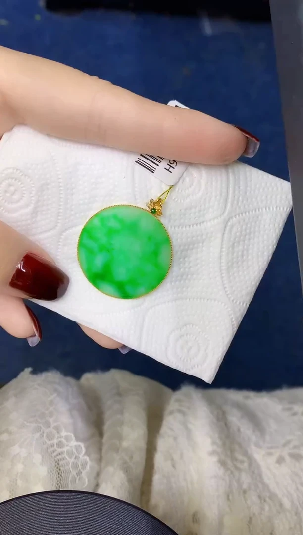 颈饰18K金镶嵌翡翠缅甸天然翡翠A货