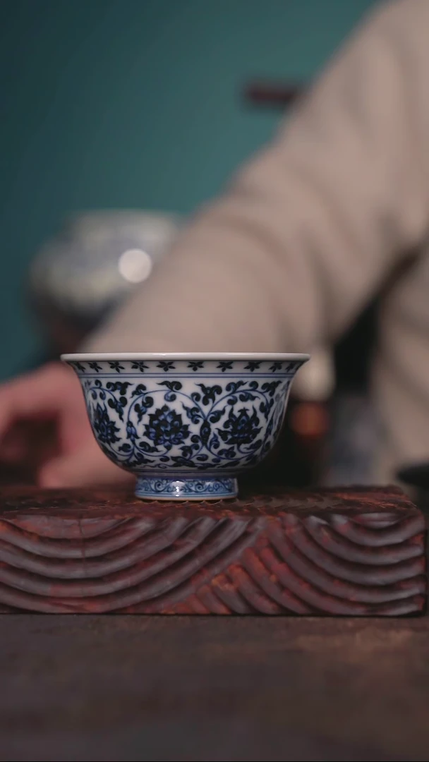 【闪购商品】柴窑缠枝莲压手杯非常好