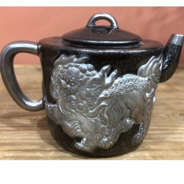 QC162-饕餮鎏银茶壶