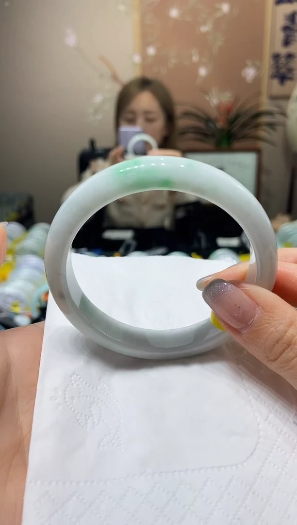 【闪购商品】翡翠手镯未镶嵌59.8圈口