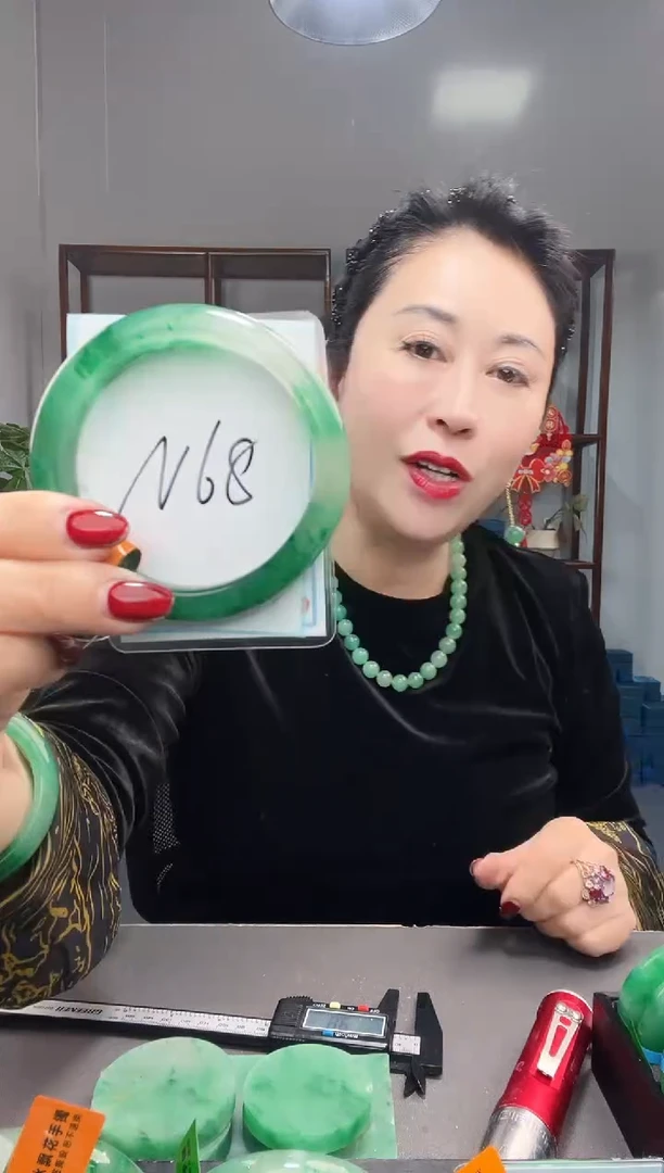 【闪购商品】石英质玉手镯未镶嵌非洲翠
