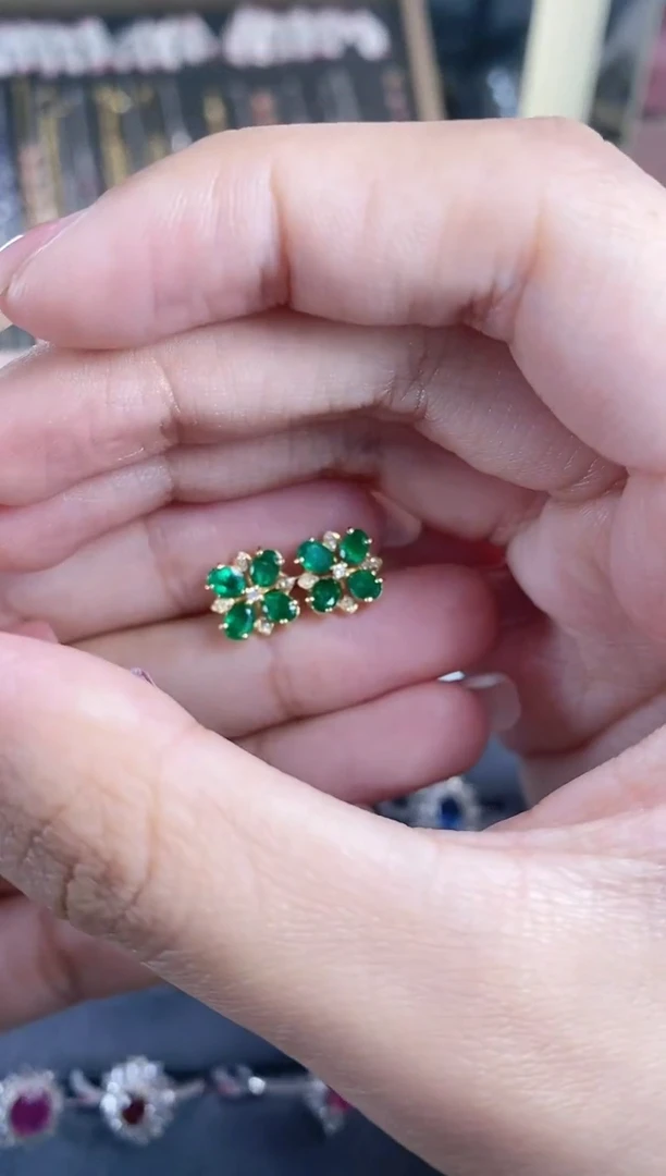 耳饰18K金镶嵌祖母绿·