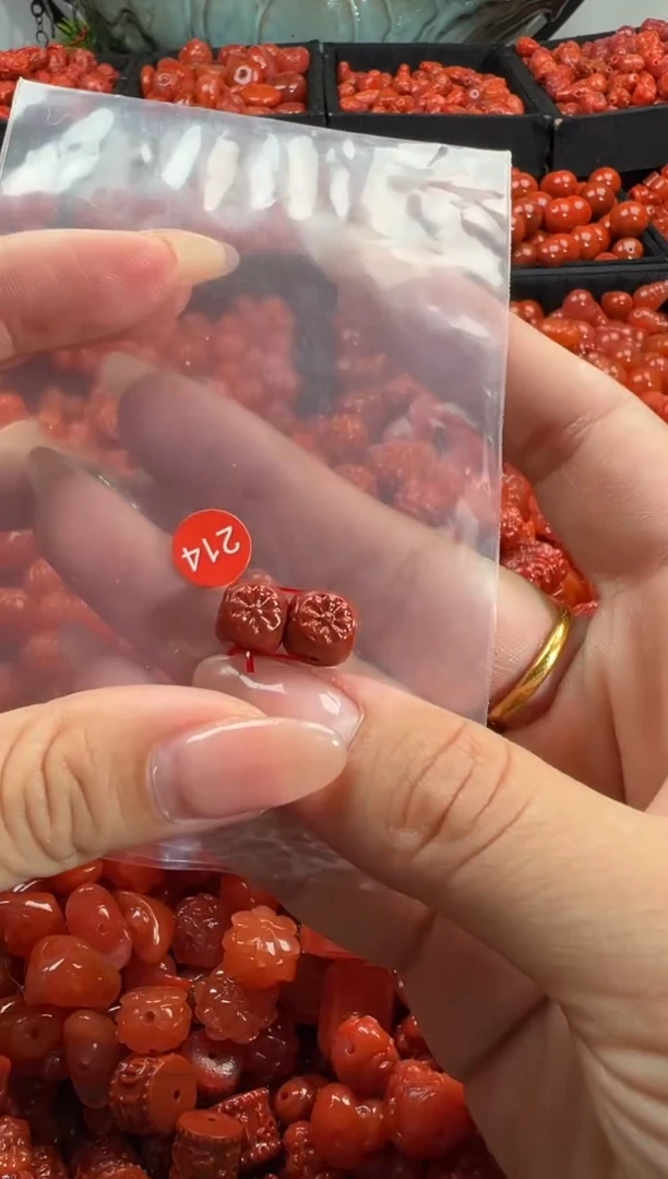 颈饰未镶嵌南红玛瑙1