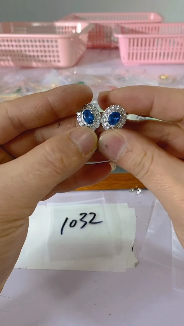 【闪购商品】水晶颈饰银S925镶嵌1032红宝，蓝宝，多样性发一件赠链