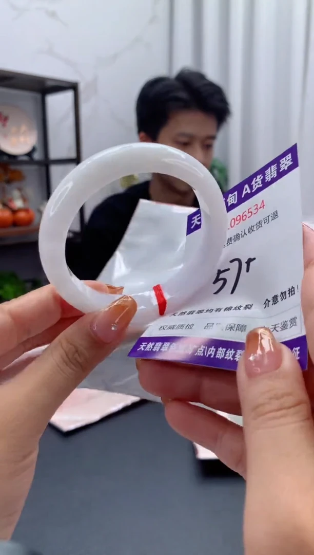 未镶嵌手镯翡翠有纹，完美者勿拍