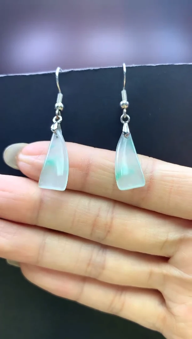 未镶嵌石英质玉耳坠耳坠