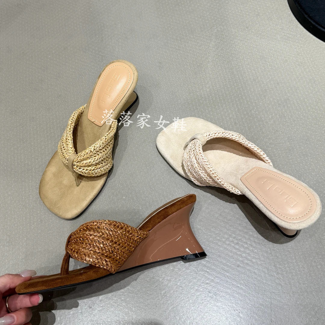 增高7cm~复古编织坡跟人字拖度假穿方头草编高跟夹趾凉拖鞋女外穿
