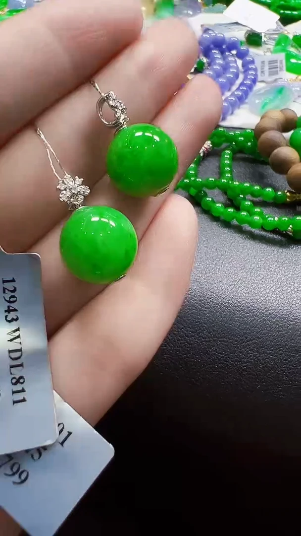 颈饰18K金镶嵌翡翠多样性发货发1