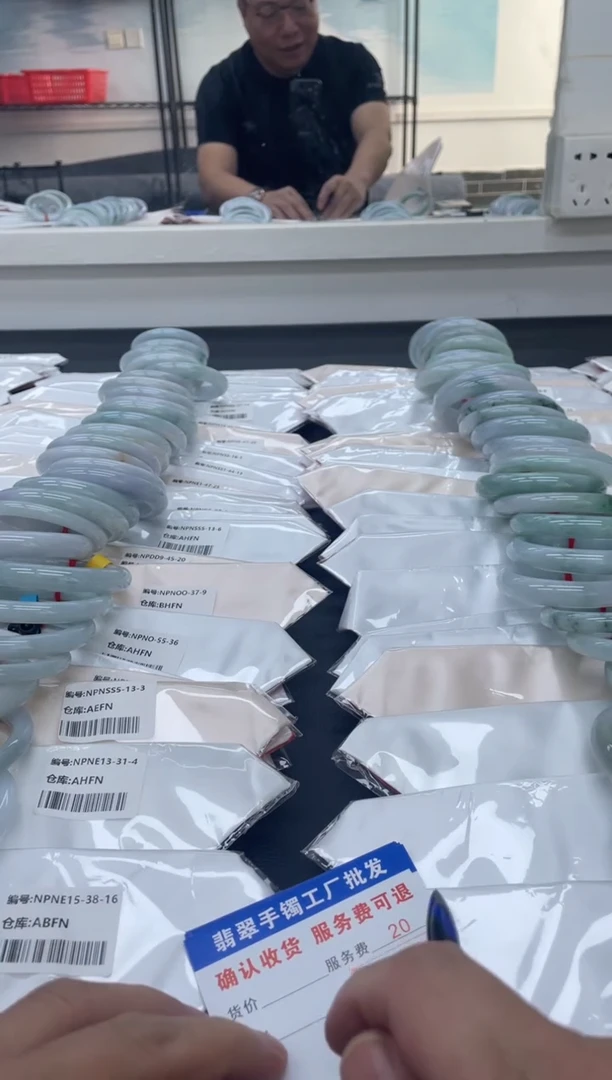 吊坠(不含链)18K金镶嵌翡翠?****️翡翠吊坠