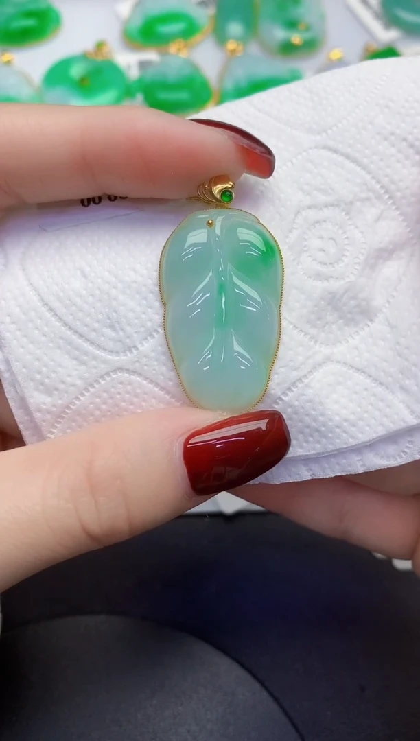 颈饰18K金镶嵌翡翠缅甸天然翡翠a货