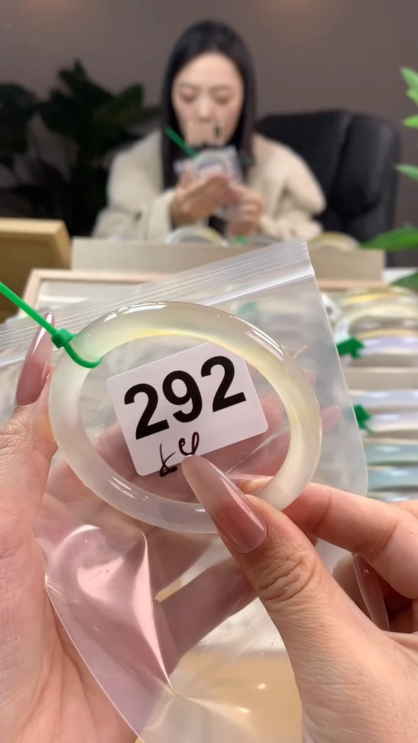 【闪购商品】玛瑙/玉髓手镯未镶嵌292