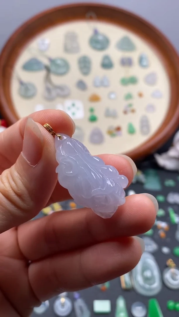 颈饰18K金镶嵌翡翠紫白菜/芬