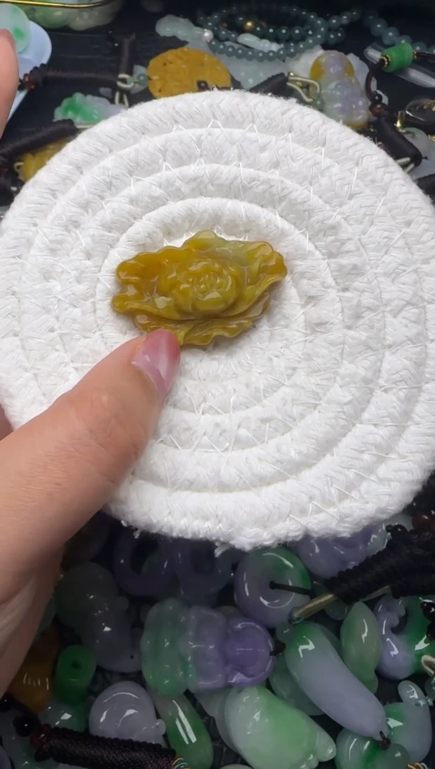颈饰未镶嵌翡翠缅甸翡翠吊坠