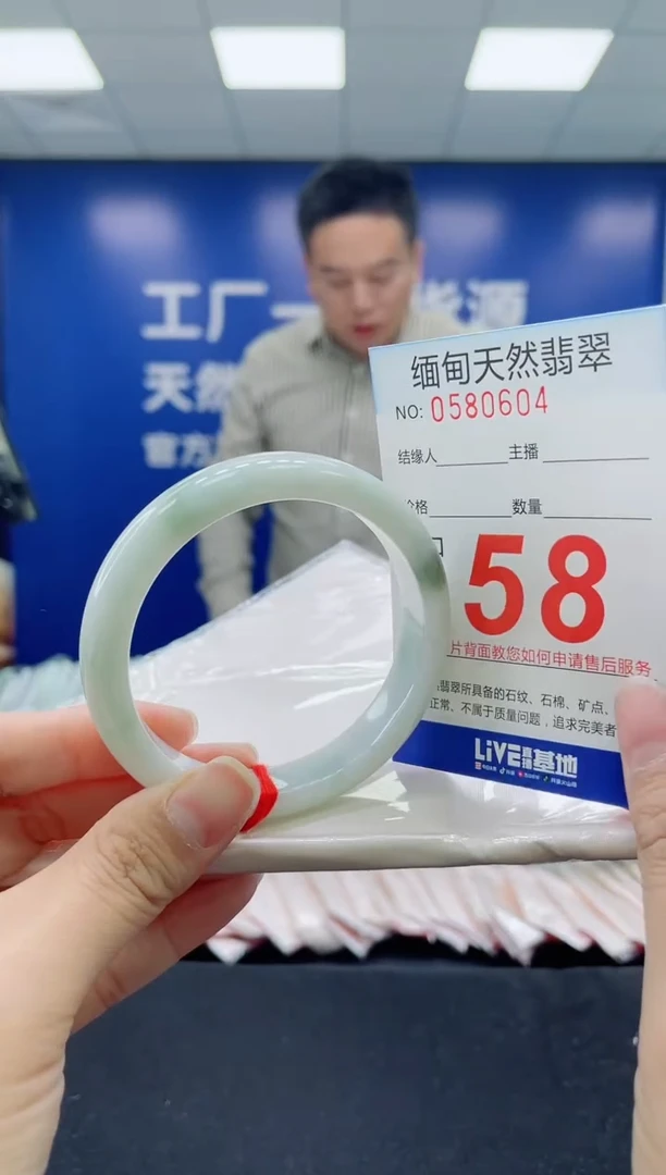 未镶嵌手镯翡翠天然翡翠手镯