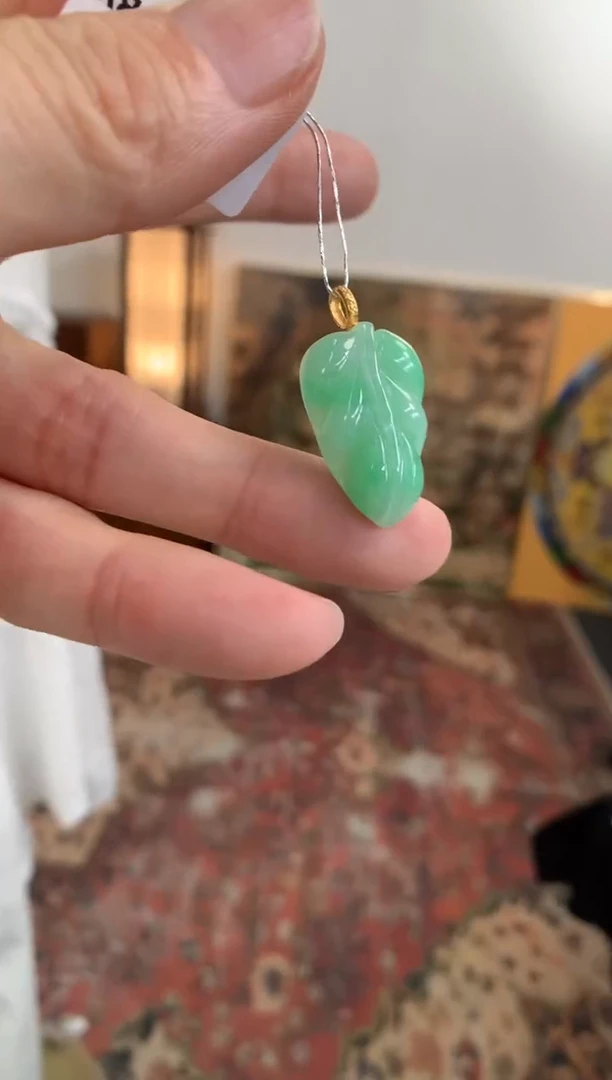 翡翠18K金镶嵌颈饰叶子