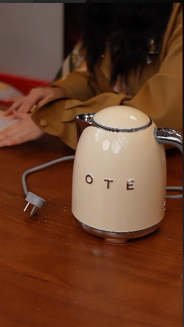 陶124-0TE欧堤烧水壶800ml-奶油色