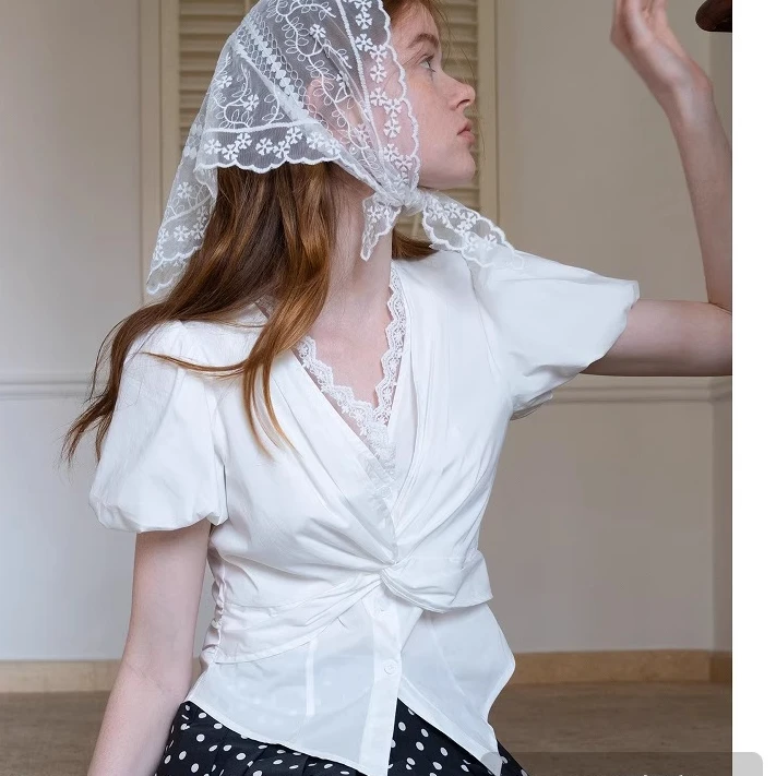 【MEICHI美池】法式拼蕾丝扭结假两件短袖衬衣修身收腰气质V领上衣