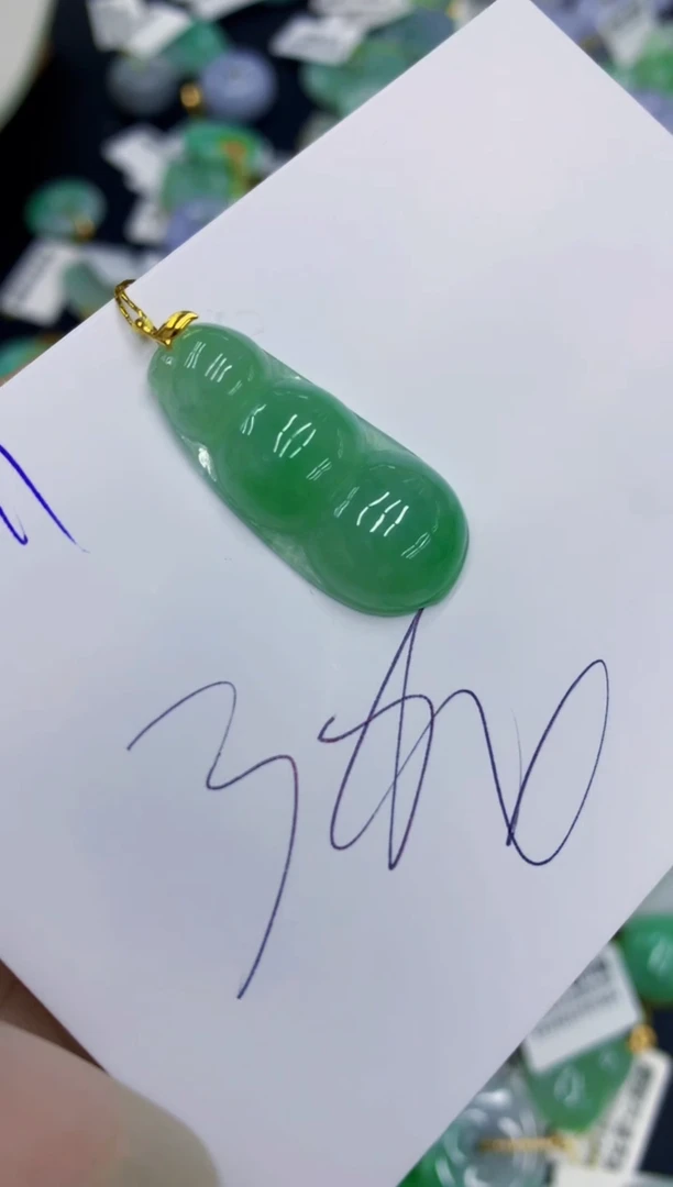 翡翠18K金镶嵌颈饰11111111111