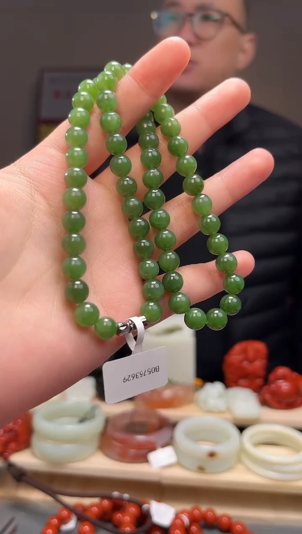 颈饰未镶嵌和田玉吊坠