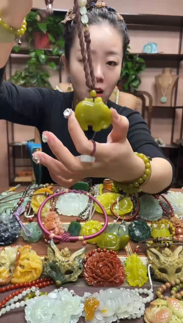 未镶嵌岫玉吊坠多样性发货发其中之一