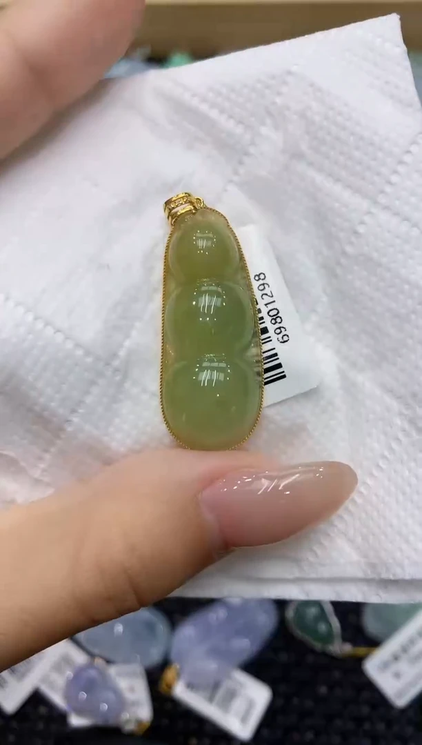 翡翠18K金镶嵌颈饰111111111111