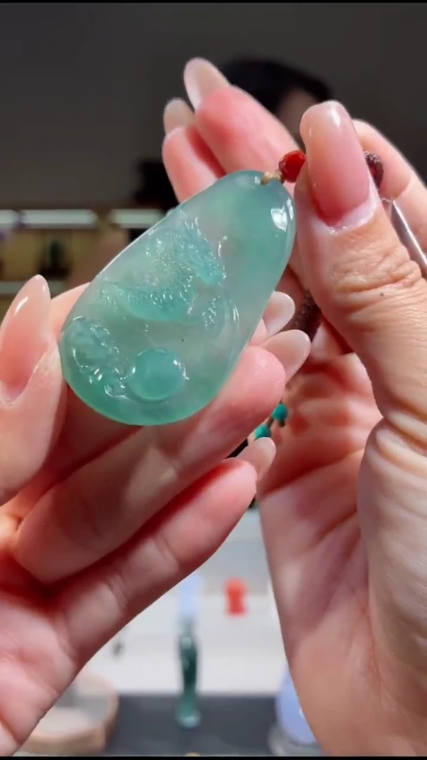 吊坠(不含链)未镶嵌翡翠龙牌