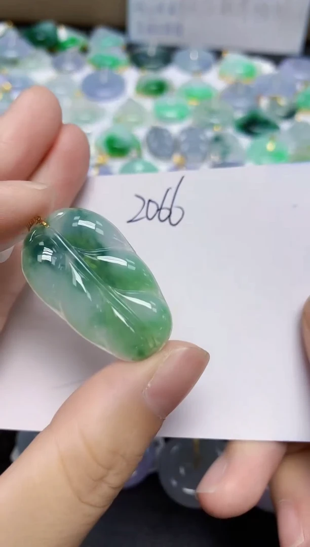 翡翠18K金镶嵌颈饰天然缅甸翡翠A货