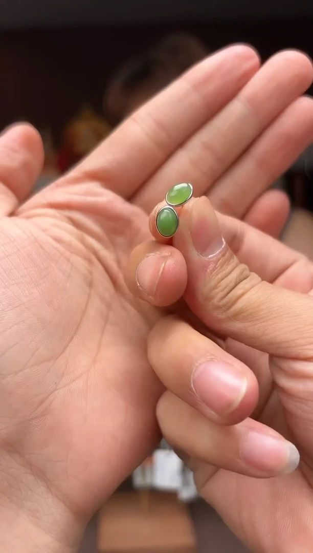 【闪购商品】和田玉AB105-银S925镶嵌耳钉