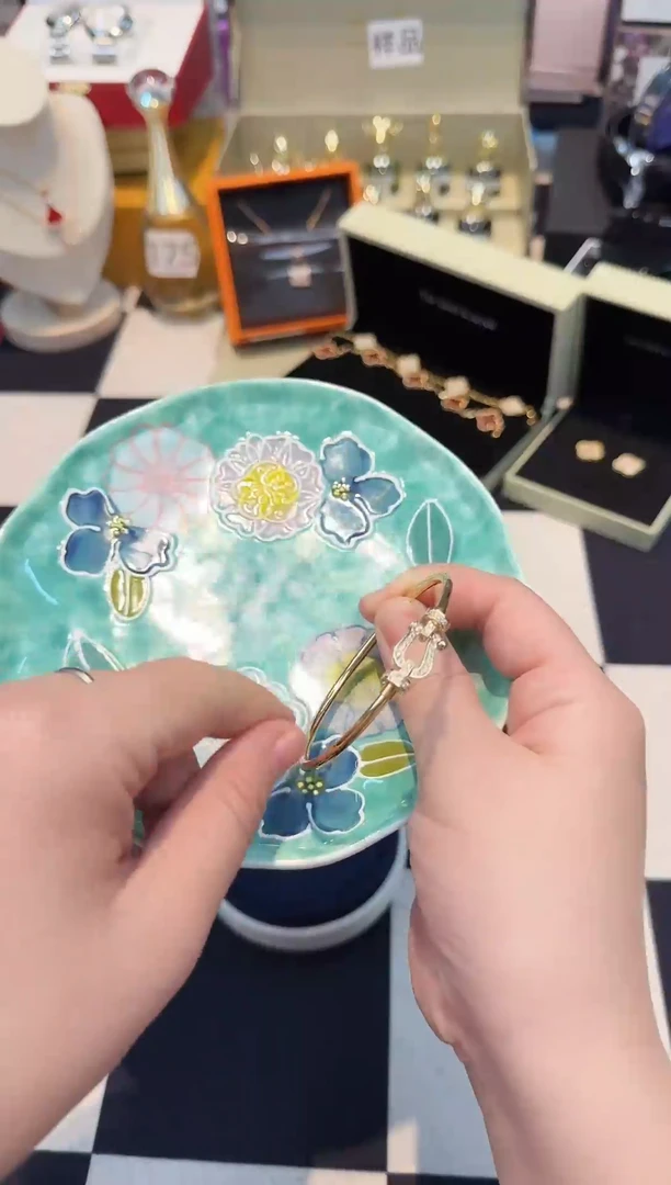 瓷片-----------
