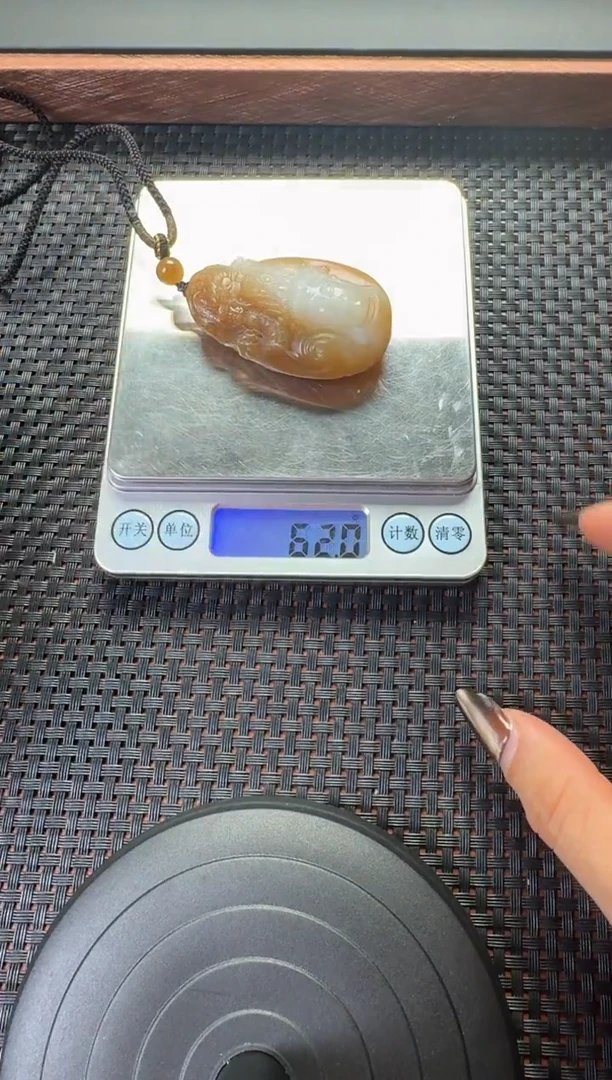 吊坠(赠链)未镶嵌和田玉且末金山糖白吊坠