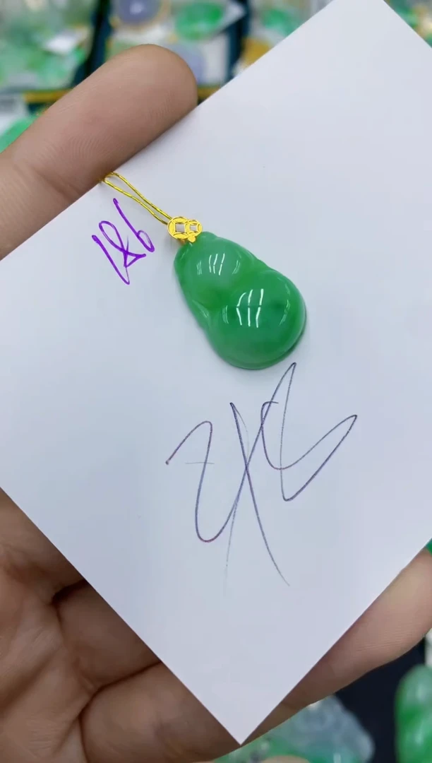 翡翠18K金镶嵌颈饰11111111111