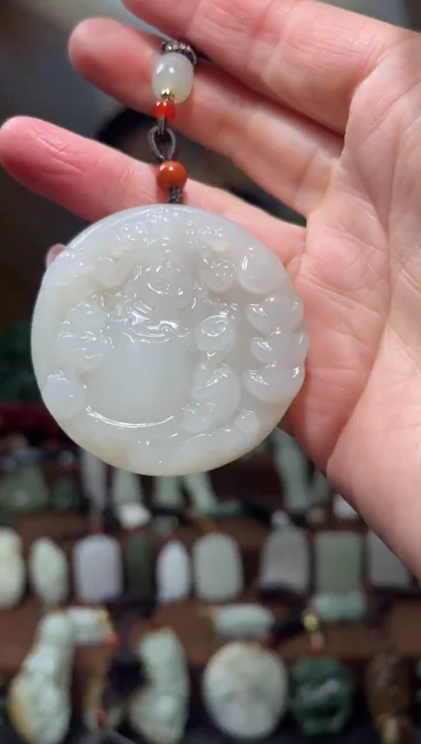 颈饰未镶嵌和田玉.