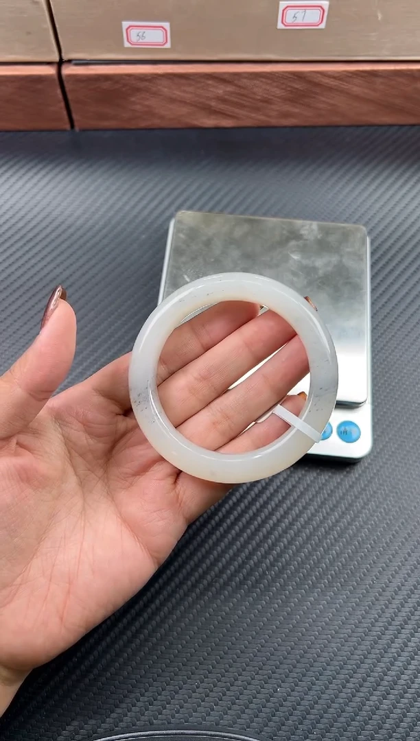 未镶嵌手镯和田玉黑山微色差55+手镯