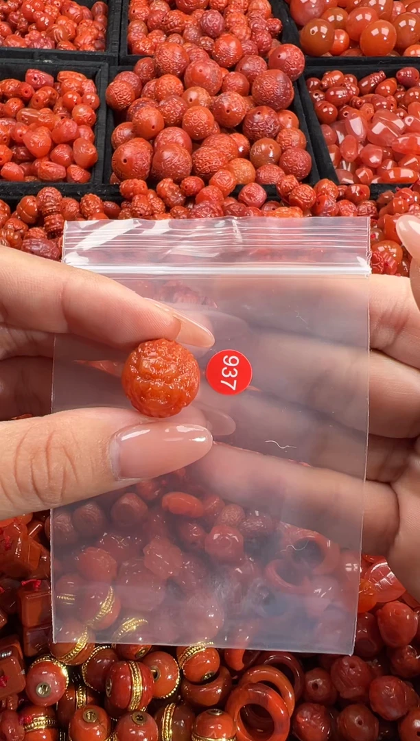 南红玛瑙未镶嵌颈饰1