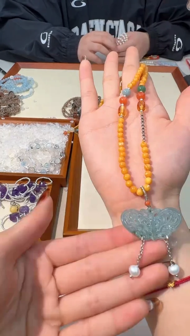 【闪购商品】蜜蜡颈饰银S925镶嵌A057翡翠蝴蝶项链