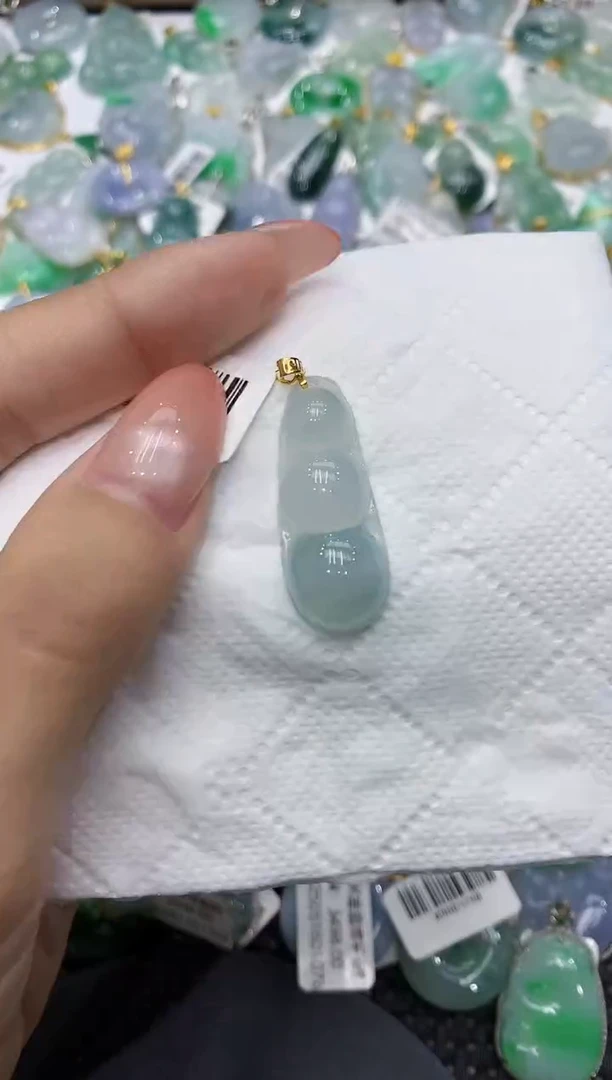颈饰18K金镶嵌翡翠111111111111