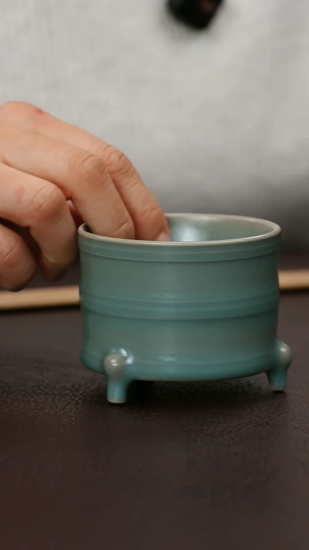 【闪购商品】其他小号三足弦纹樽37